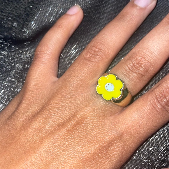 Flower ring - Picture 2 of 4